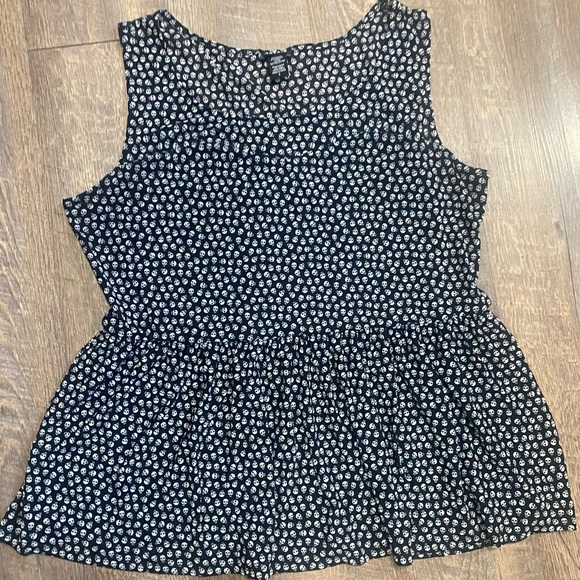 GUC Torrid Skull Print Peplum Blouse - Picture 2 of 6